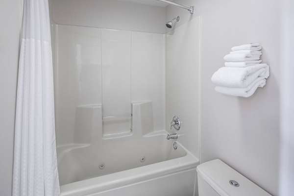  - Baymont Inn & Suites Cleveland