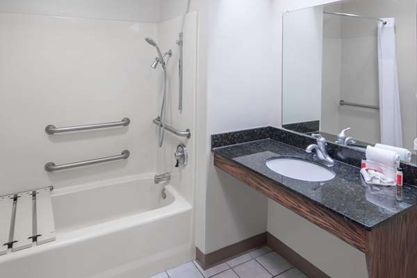  - Baymont Inn & Suites Cleveland