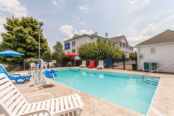 Pool - Baymont Inn & Suites Columbia