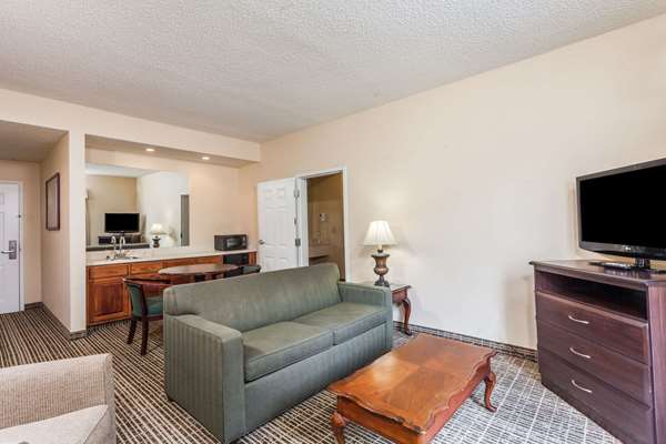 Suite - Baymont Inn & Suites Columbia