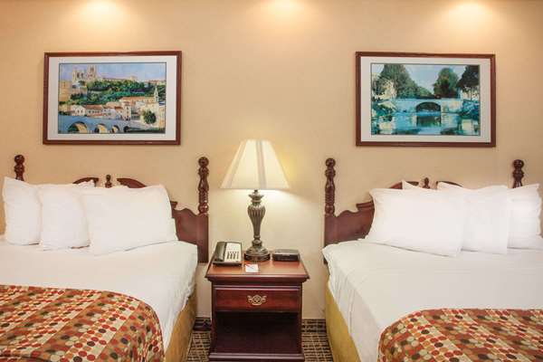  - Howard Johnson Inn Jackson - I-40, Exit 82