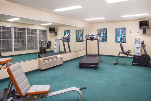 Fitness/ Exercise Room - Howard Johnson Inn Jackson - I-40, Exit 82