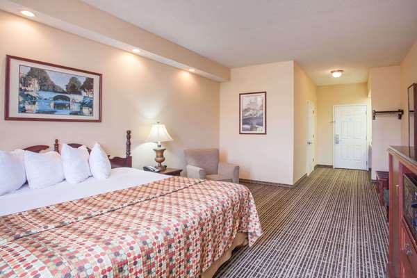  - Howard Johnson Inn Jackson - I-40, Exit 82