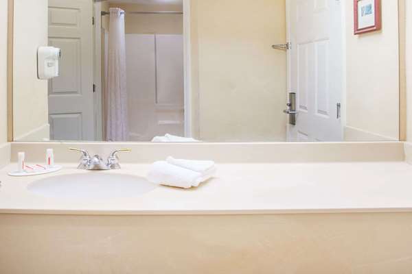  - Howard Johnson Inn Jackson - I-40, Exit 82