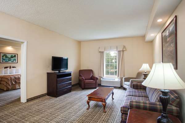 Suite - Howard Johnson Inn Jackson - I-40, Exit 82