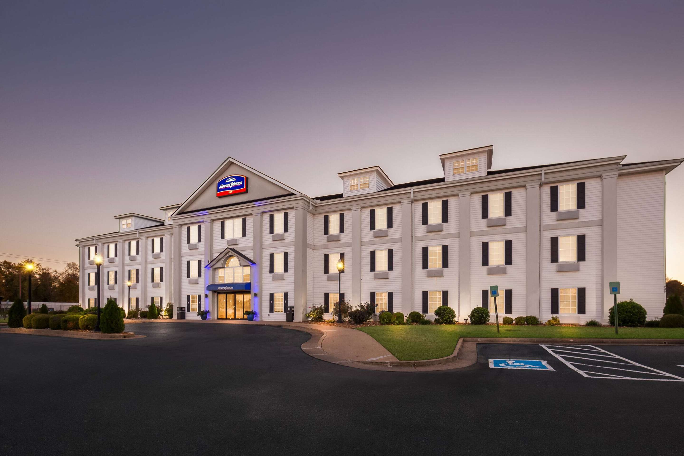 Exterior | Howard Johnson by Wyndham Jackson