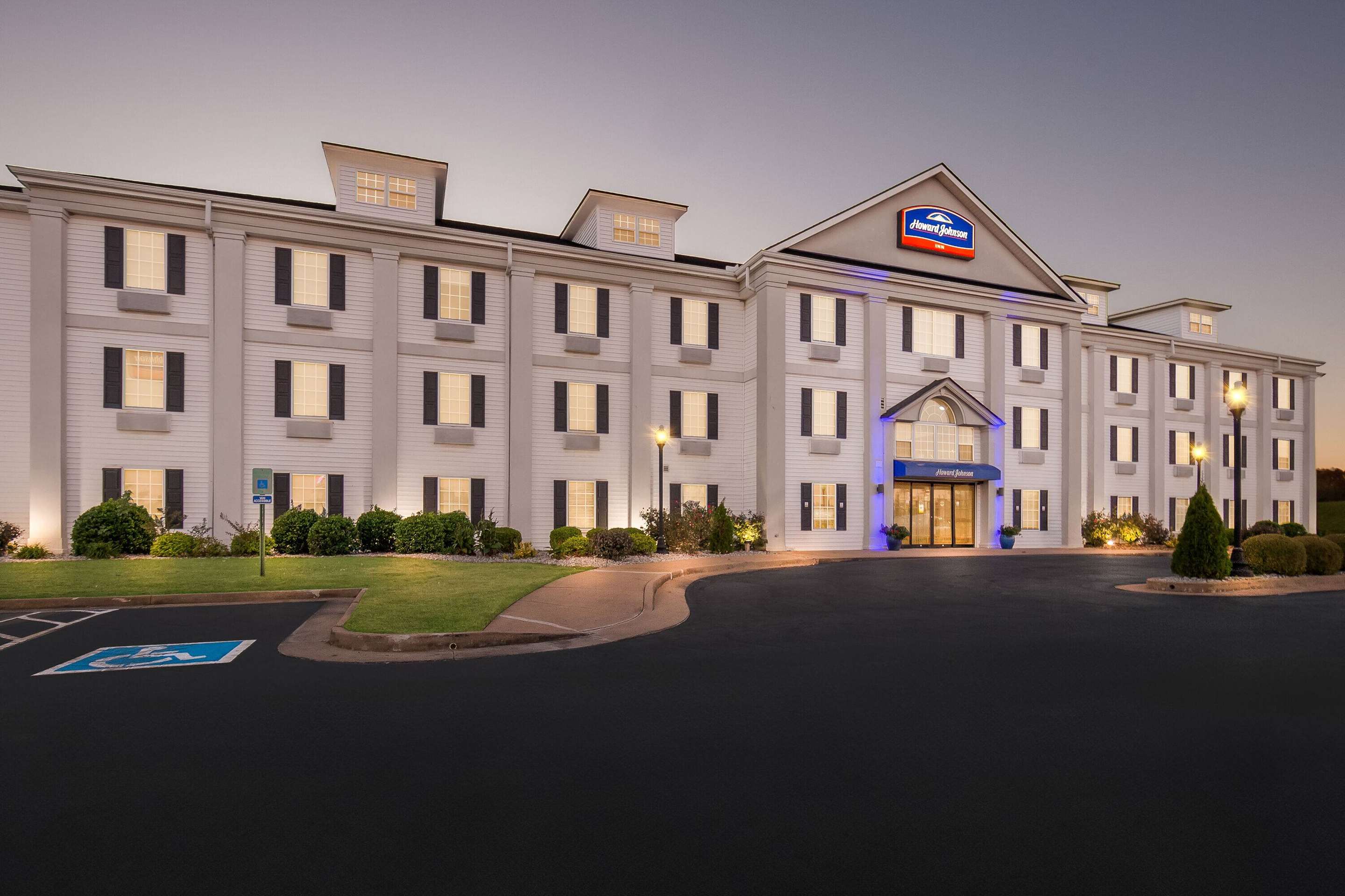 Exterior | Howard Johnson by Wyndham Jackson