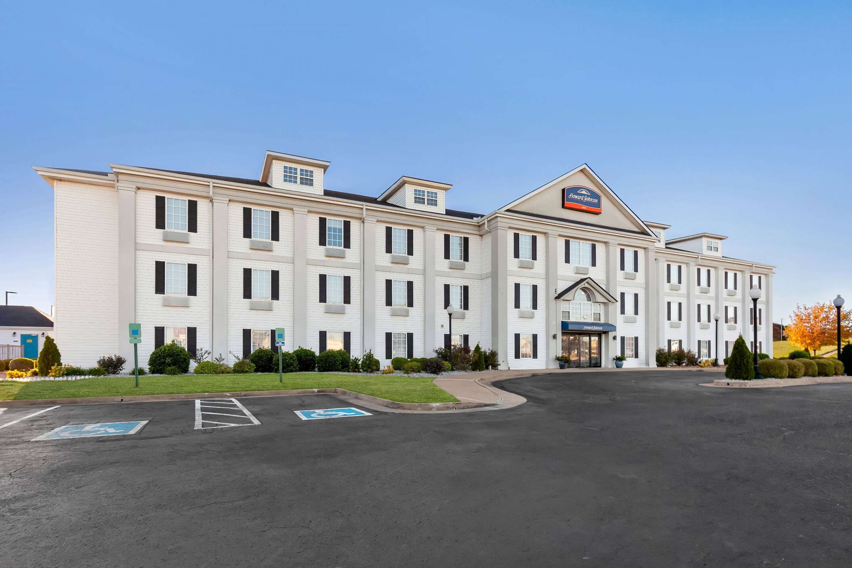 Exterior | Howard Johnson by Wyndham Jackson