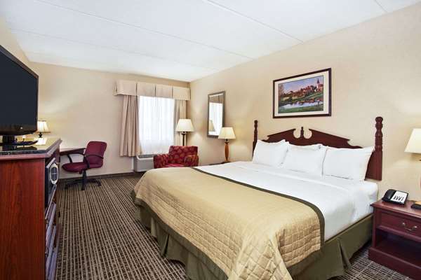  - Baymont Inn & Suites Cedar Bluff Knoxville - I-40 & I-75, Exit 378