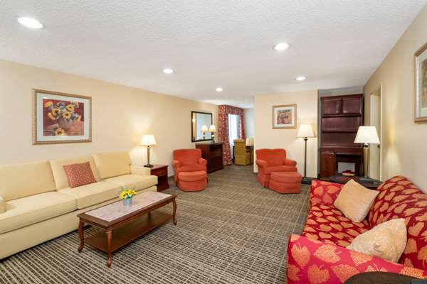 Suite - Baymont Inn & Suites Cedar Bluff Knoxville - I-40 & I-75, Exit 378