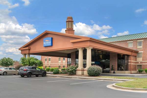 Exterior view - Baymont Inn & Suites Cedar Bluff Knoxville - I-40 & I-75, Exit 378