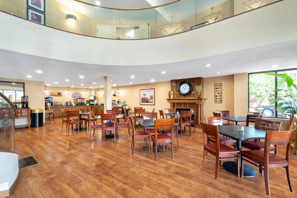  - Baymont Inn & Suites Cedar Bluff Knoxville - I-40 & I-75, Exit 378