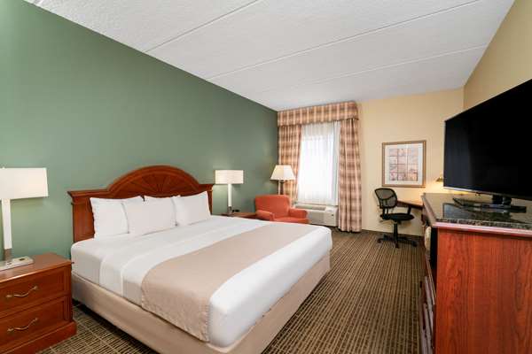  - Baymont Inn & Suites Cedar Bluff Knoxville - I-40 & I-75, Exit 378
