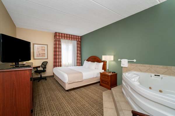 Suite - Baymont Inn & Suites Cedar Bluff Knoxville - I-40 & I-75, Exit 378