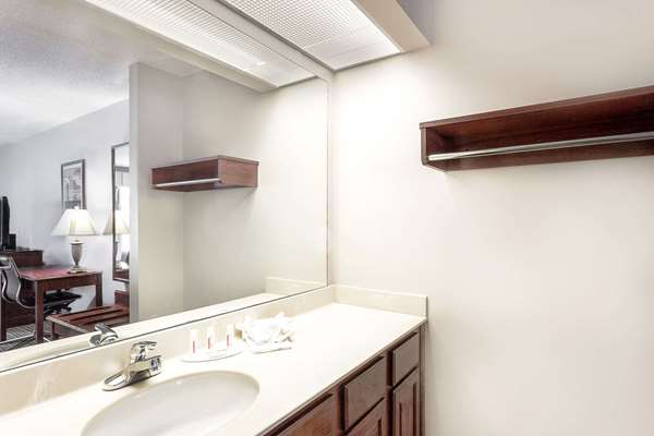  - Baymont Inn & Suites Tullahoma