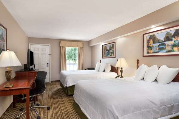 - Baymont Inn & Suites Tullahoma