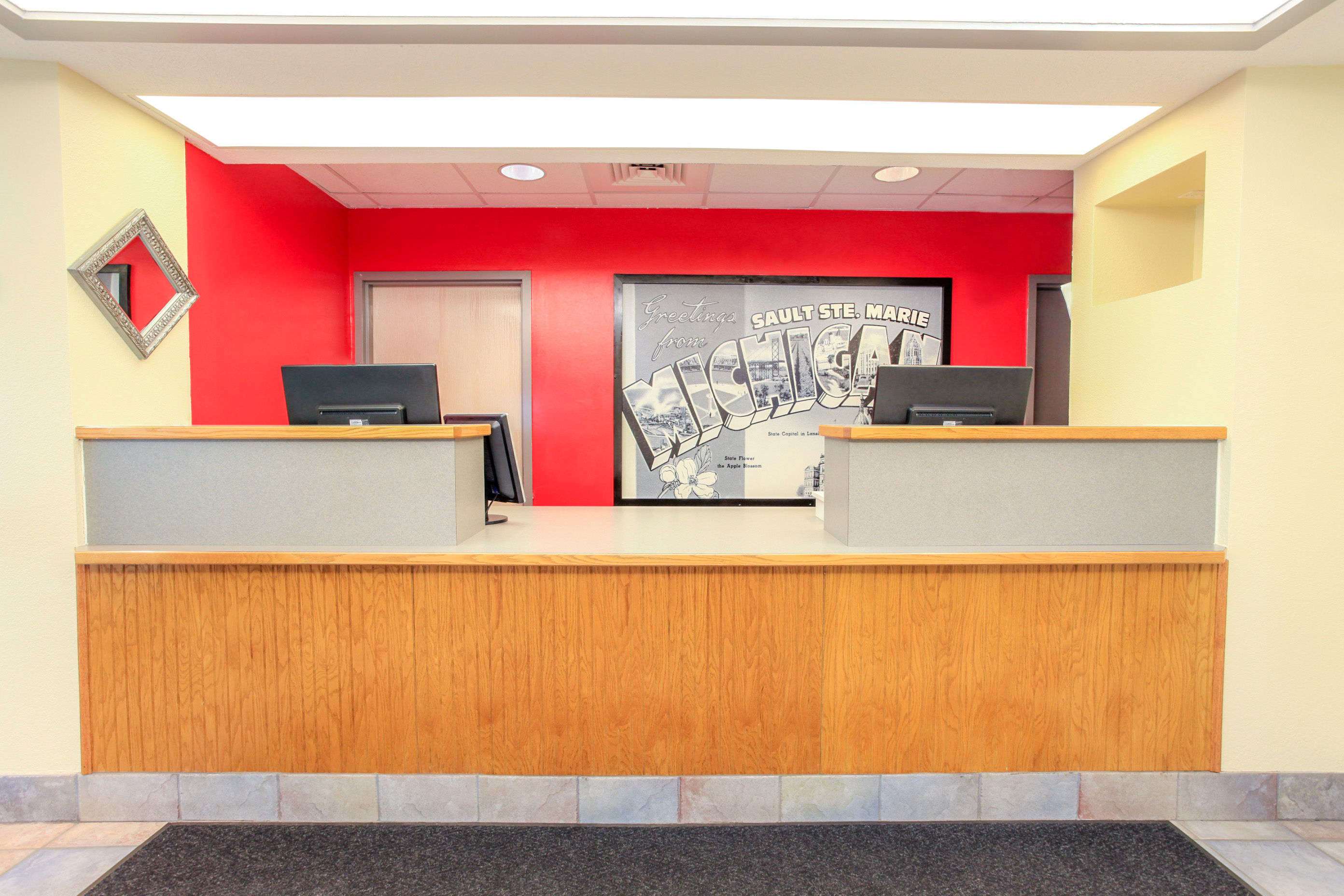 Front Desk | Super 8 by Wyndham Sault Ste. Marie