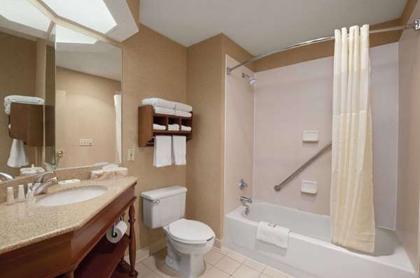  - Baymont Inn & Suites Lewisville - I-35, Exit 451