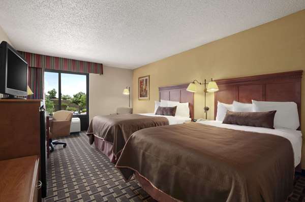  - Baymont Inn & Suites Lewisville - I-35, Exit 451
