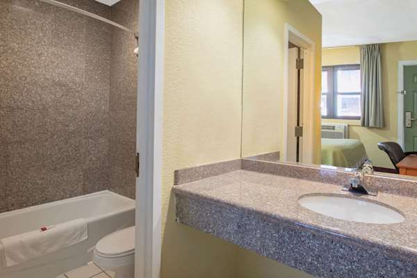  - Days Inn Elmsford