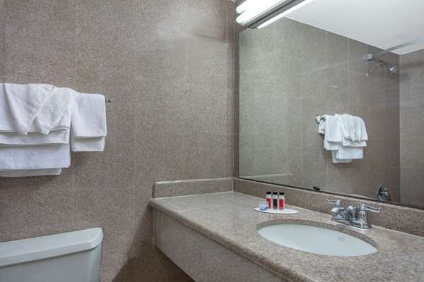  - Days Inn Elmsford