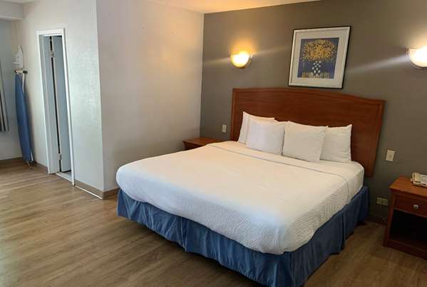  - Days Inn Elmsford