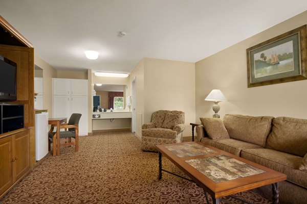 Suite - Days Inn Alexander City