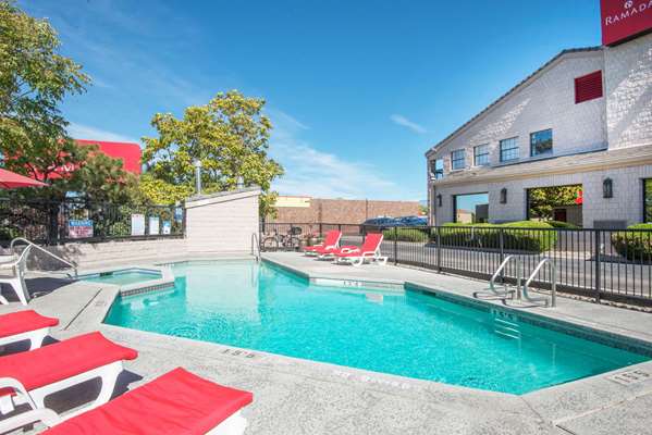 Pool - Ramada Hotel Airport Albuquerque - I-25, Exit 222