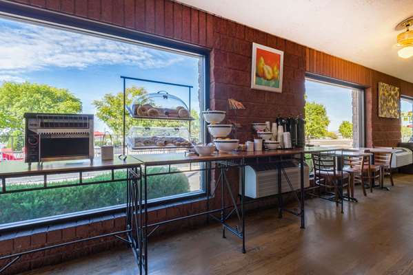  - Ramada Hotel Airport Albuquerque - I-25, Exit 222