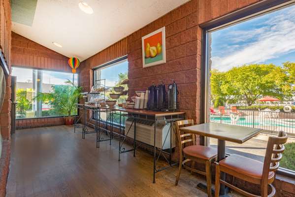  - Ramada Hotel Airport Albuquerque - I-25, Exit 222