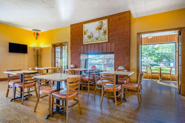  - Ramada Hotel Airport Albuquerque - I-25, Exit 222