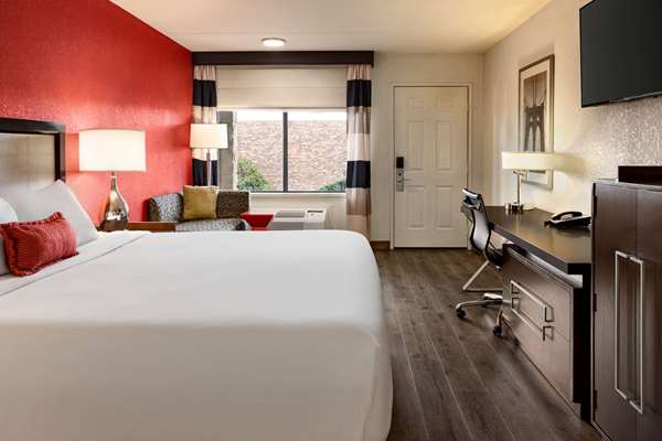 - Ramada Hotel Airport Albuquerque - I-25, Exit 222