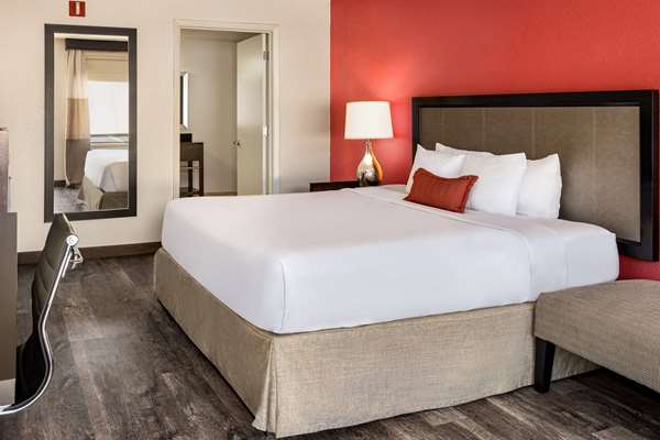  - Ramada Hotel Airport Albuquerque - I-25, Exit 222