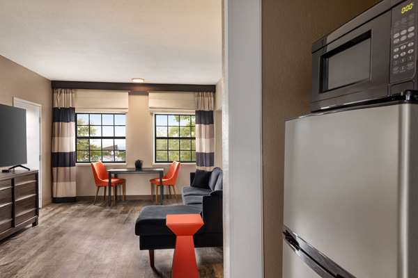 Suite - Ramada Hotel Airport Albuquerque - I-25, Exit 222