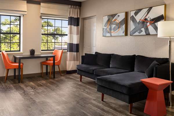 Suite - Ramada Hotel Airport Albuquerque - I-25, Exit 222