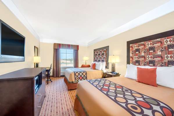  - Super 8 Hotel Hidalgo