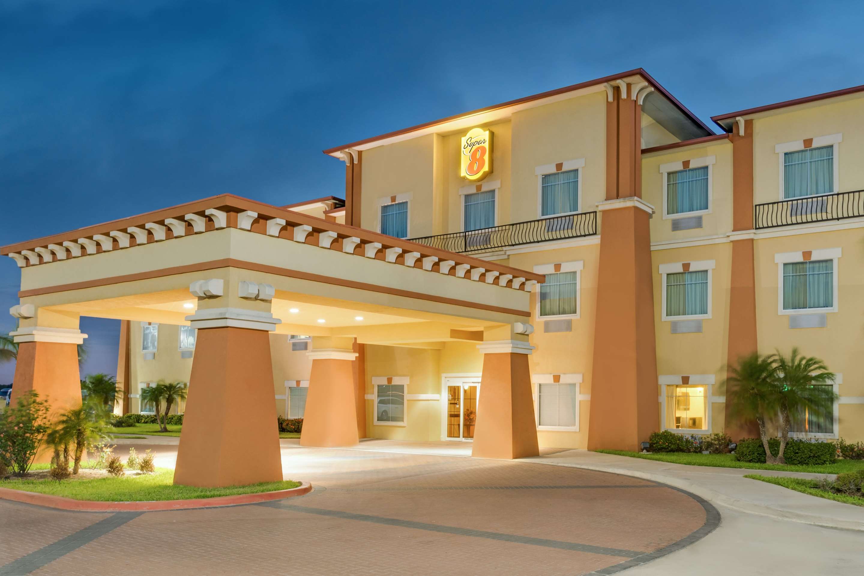 Exterior | Super 8 by Wyndham Hidalgo/McAllen Area