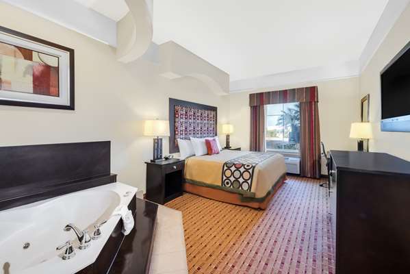  - Super 8 Hotel Hidalgo