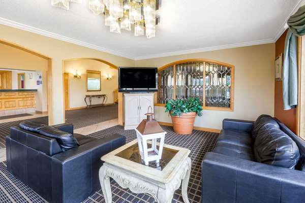  - Days Inn & Suites Portage - I-94, Exit 78