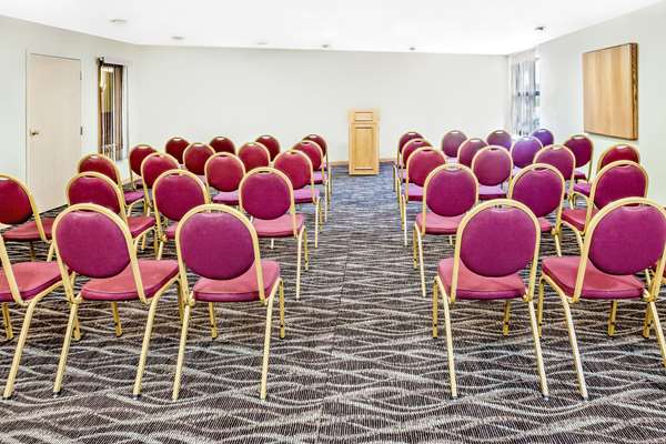  - Days Inn & Suites Portage - I-94, Exit 78