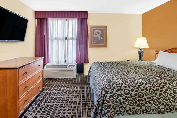 Suite - Days Inn & Suites Portage - I-94, Exit 78