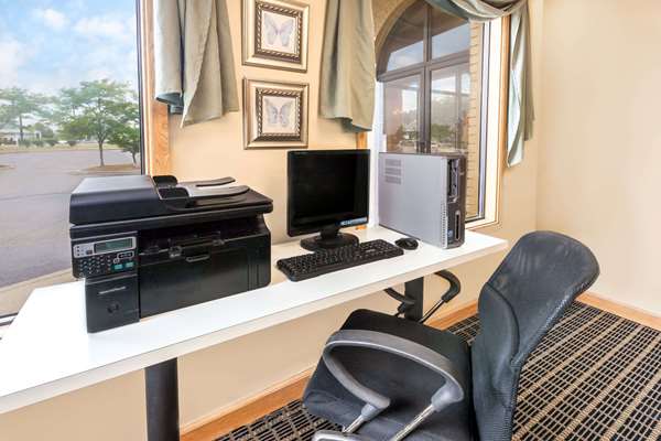 Conference Area - Days Inn & Suites Portage - I-94, Exit 78