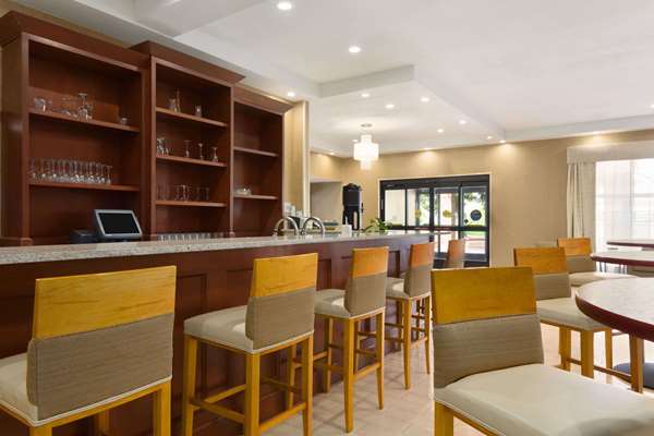 Restaurant - Wyndham Garden Airport Hotel Grand Rapids