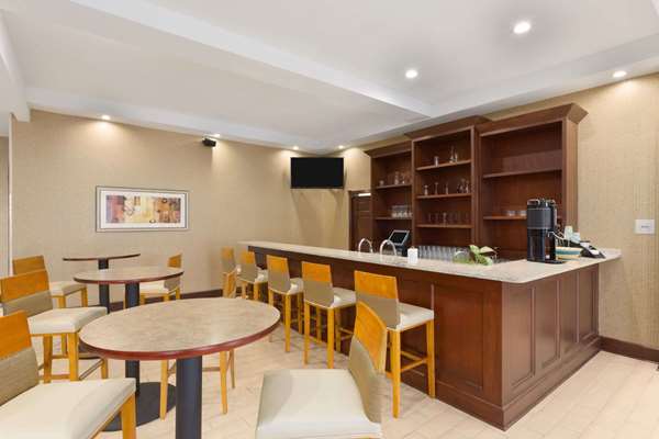 Restaurant - Wyndham Garden Airport Hotel Grand Rapids