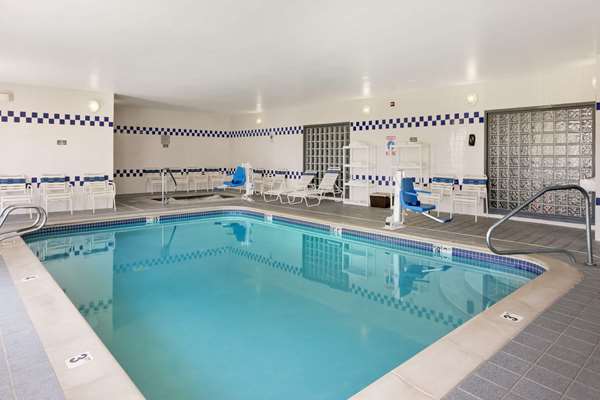 Pool - Baymont Inn & Suites Golden