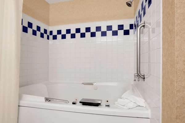  - Baymont Inn & Suites Golden