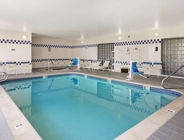 Pool - Baymont Inn & Suites Golden
