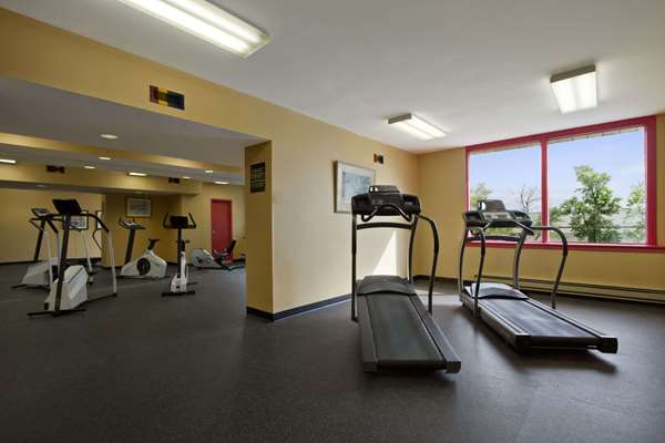Fitness/ Exercise Room - Travelodge Montreal Airport Saint Laurent
