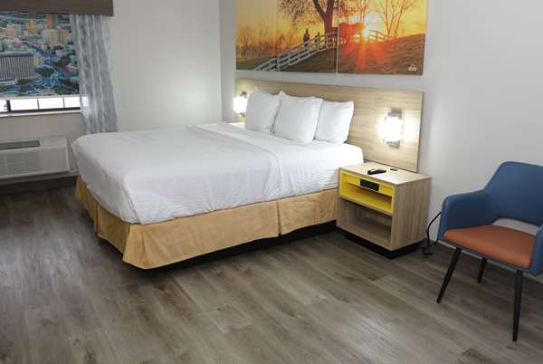  - Days Inn & Suites North San Antonio