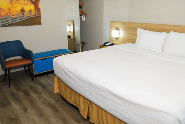  - Days Inn & Suites North San Antonio